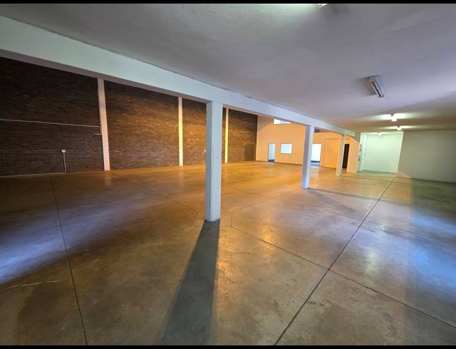 550M² WAREHOUSE TO LET IN STORMILL